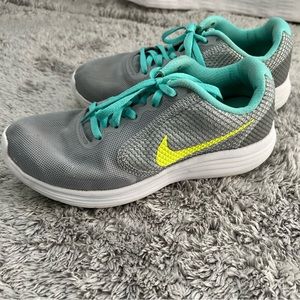 Nike Revolution 3 women’s running shoes